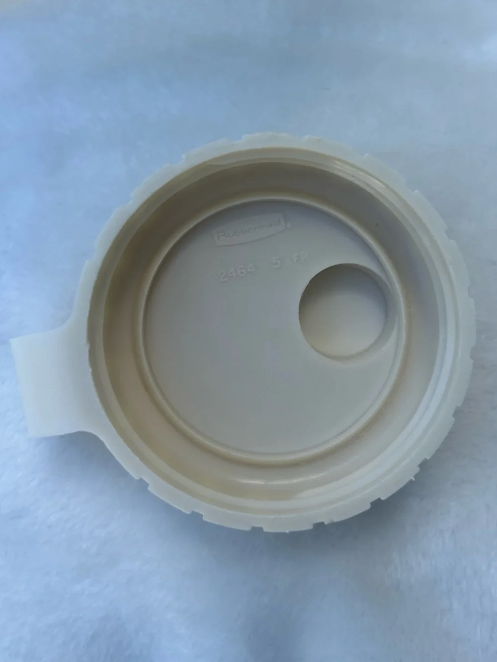Rubbermaid Servin Saver 2 quart pitcher container beige cover 90s vintage